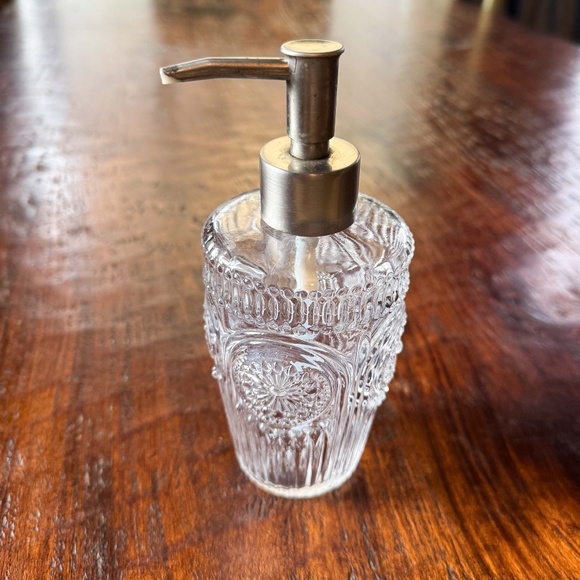 Pioneer Woman Adeline Collection Beautiful Clear Glass Soap Dispenser 7" Tall - Picture 2 of 11